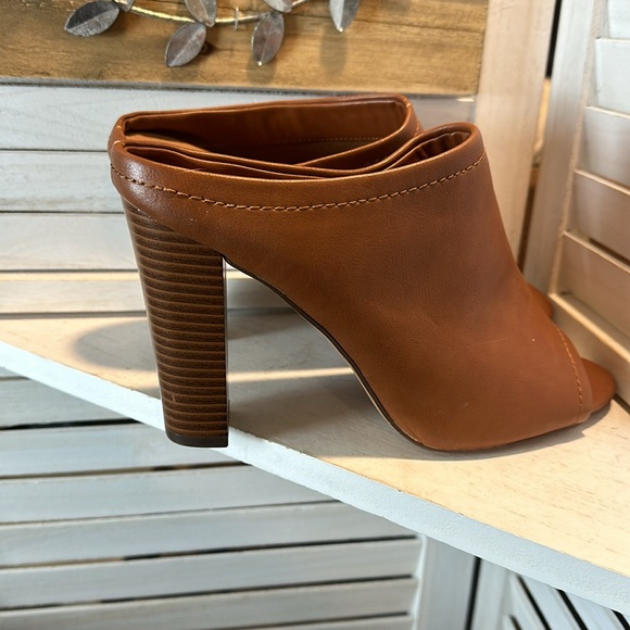 Mossimo Heeled Open Toed Clogs - Picture 3 of 8